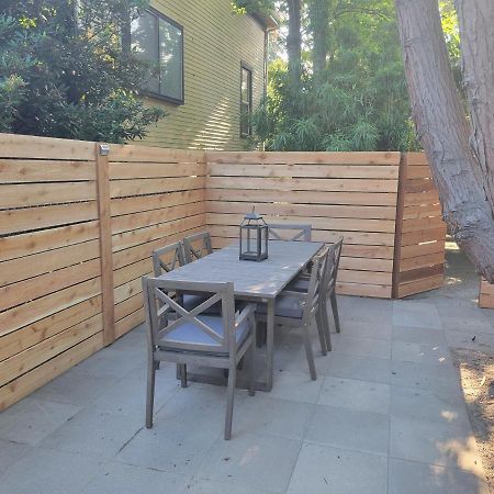 Modern Craftsman Garden Patio In Georgetown Villa Seattle Exterior photo